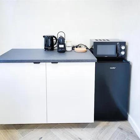 Διαμέρισμα Alfa Doppelzimmer Teekueche Porsche Bosch L Gemeinschaftsbad Wifi Smarttv L Double With Kitchenette And Shared Bathroom Bs21a9