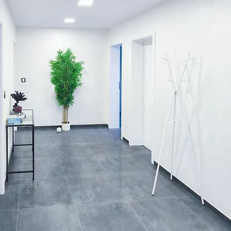 Apartman Alfa Doppelzimmer Teekueche Porsche Bosch L Gemeinschaftsbad Wifi Smarttv L Double With Kitchenette And Shared Bathroom Bs21a9 Stuttgart