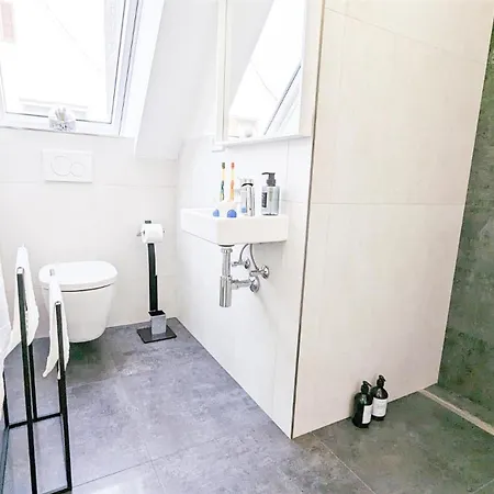 Alfa Doppelzimmer Teekueche Porsche Bosch L Gemeinschaftsbad Wifi Smarttv L Double With Kitchenette And Shared Bathroom Bs21a9