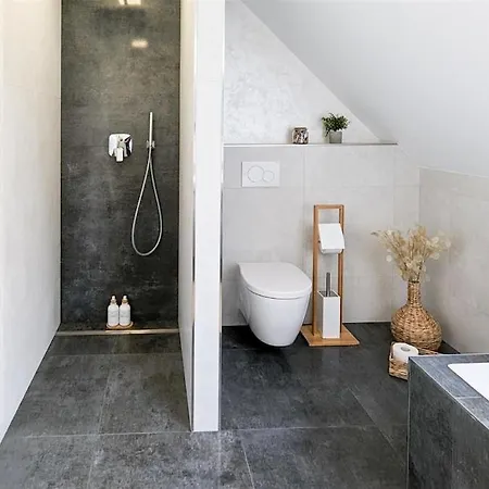 Alfa Doppelzimmer Teekueche Porsche Bosch L Gemeinschaftsbad Wifi Smarttv L Double With Kitchenette And Shared Bathroom Bs21a9