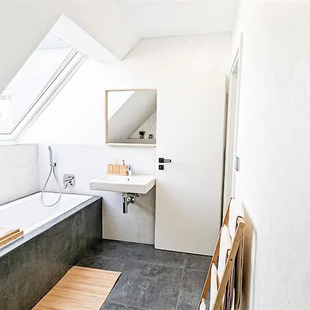 Alfa Doppelzimmer Teekueche Porsche Bosch L Gemeinschaftsbad Wifi Smarttv L Double With Kitchenette And Shared Bathroom Bs21a9 Апартаменты