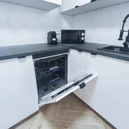 Alfa Doppelzimmer Teekueche Porsche Bosch L Gemeinschaftsbad Wifi Smarttv L Double With Kitchenette And Shared Bathroom Bs21a9 * שטוטגרט