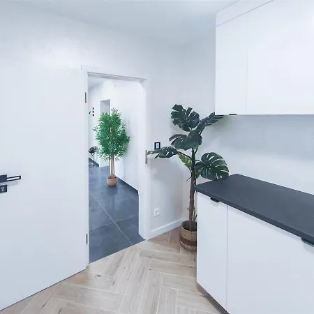 Alfa Doppelzimmer Teekueche Porsche Bosch L Gemeinschaftsbad Wifi Smarttv L Double With Kitchenette And Shared Bathroom Bs21a9 Στουτγκάρδη