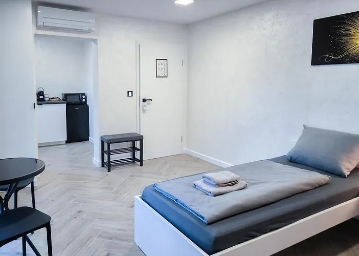 Alfa Doppelzimmer Teekueche Porsche Bosch L Gemeinschaftsbad Wifi Smarttv L Double With Kitchenette And Shared Bathroom Bs21a9 Apartament