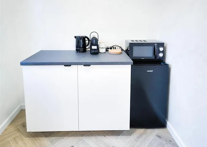 Apartament Alfa Doppelzimmer Teekueche Porsche Bosch L Gemeinschaftsbad Wifi Smarttv L Double With Kitchenette And Shared Bathroom Bs21a9