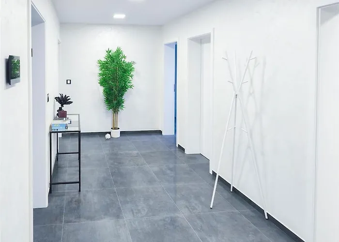 Apartament Alfa Doppelzimmer Teekueche Porsche Bosch L Gemeinschaftsbad Wifi Smarttv L Double With Kitchenette And Shared Bathroom Bs21a9 Stuttgart