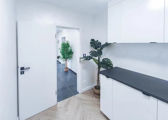 Alfa Doppelzimmer Teekueche Porsche Bosch L Gemeinschaftsbad Wifi Smarttv L Double With Kitchenette And Shared Bathroom Bs21a9 Stuttgart