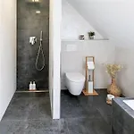 Alfa Doppelzimmer Teekueche Porsche Bosch L Gemeinschaftsbad Wifi Smarttv L Double With Kitchenette And Shared Bathroom Bs21a9