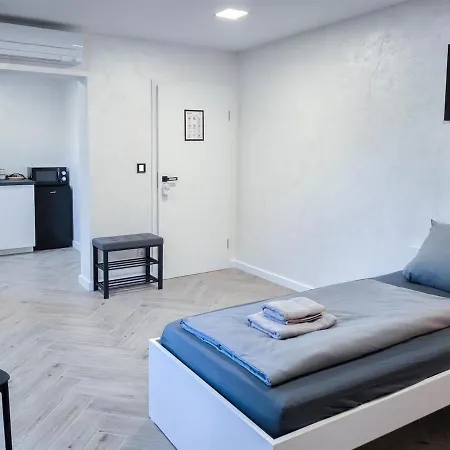 Alfa Doppelzimmer Teekueche Porsche Bosch L Gemeinschaftsbad Wifi Smarttv L Double With Kitchenette And Shared Bathroom Bs21a9 Apartment